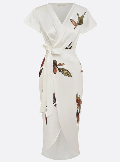 Robe midi ajustée en satin avec manches courtes et motif à feuilles blanches