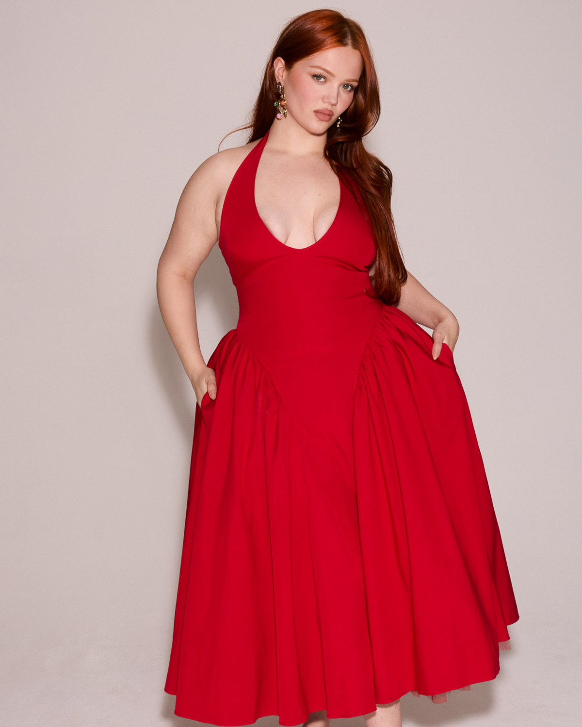 Monroe – Robe Midi Rouge au Style Iconique