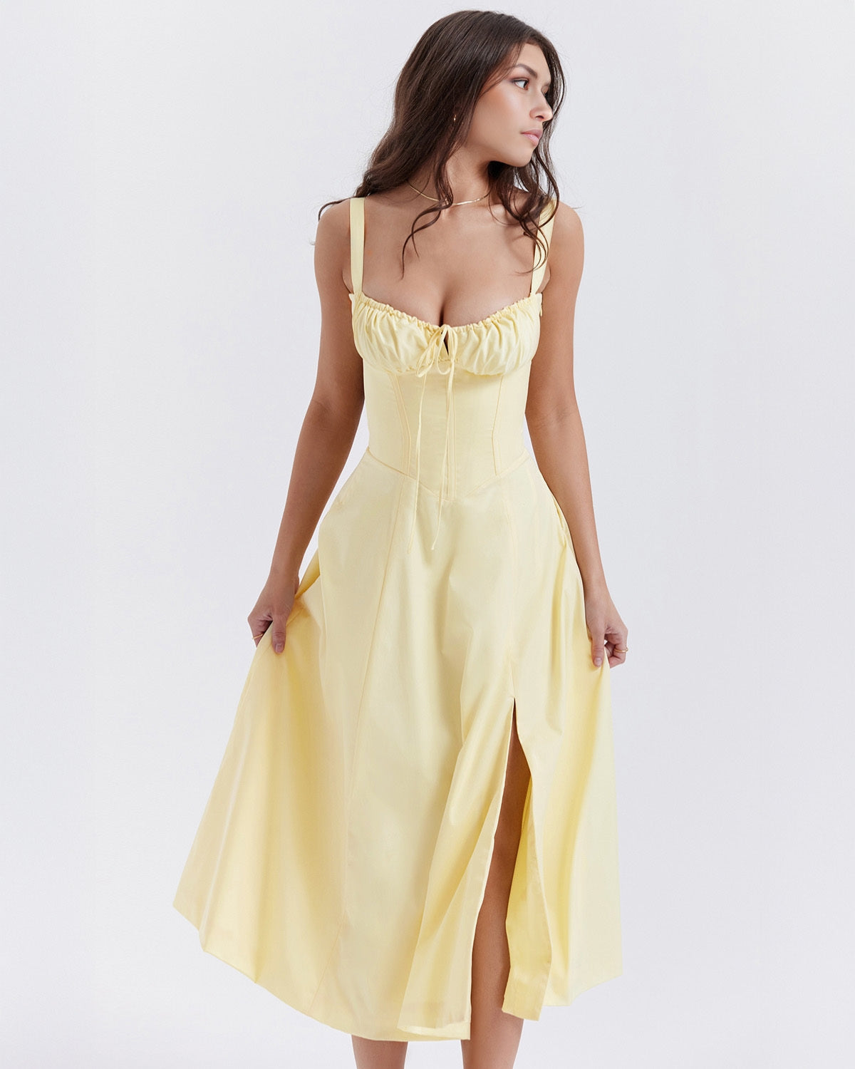 Aurora – Robe Mini au Charme Moderne