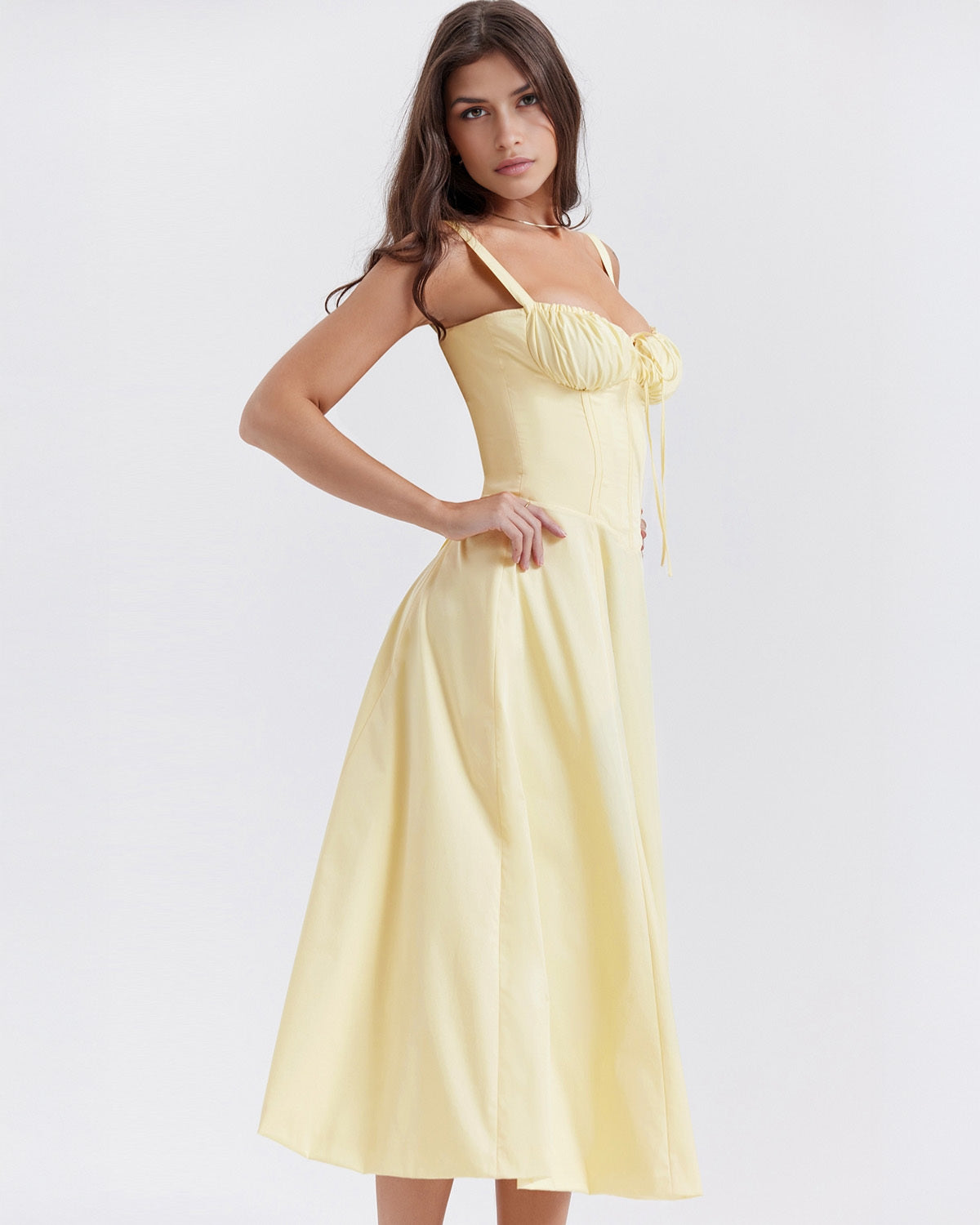 Aurora – Robe Mini au Charme Moderne