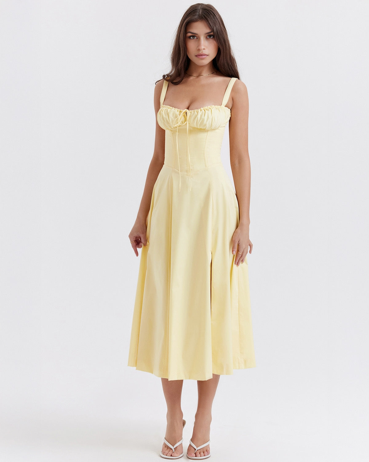 Aurora – Robe Mini au Charme Moderne