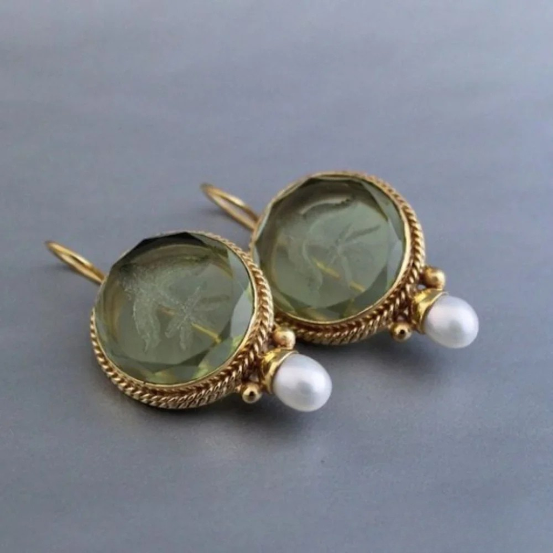 Boucles d'oreilles vintage en perles de pierre verte arrondie