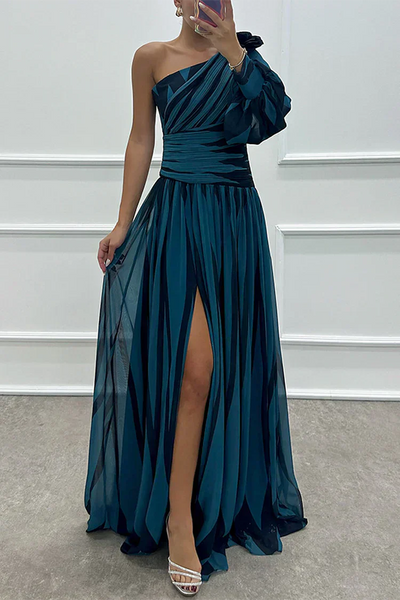 Shiloh - Élégante robe longue à rayures avec une épaule