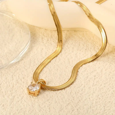 Collier élégant avec pendentif en strass | Or