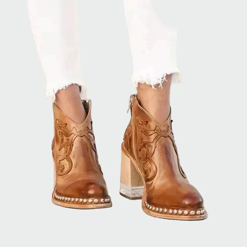 Bottes en cuir brodées