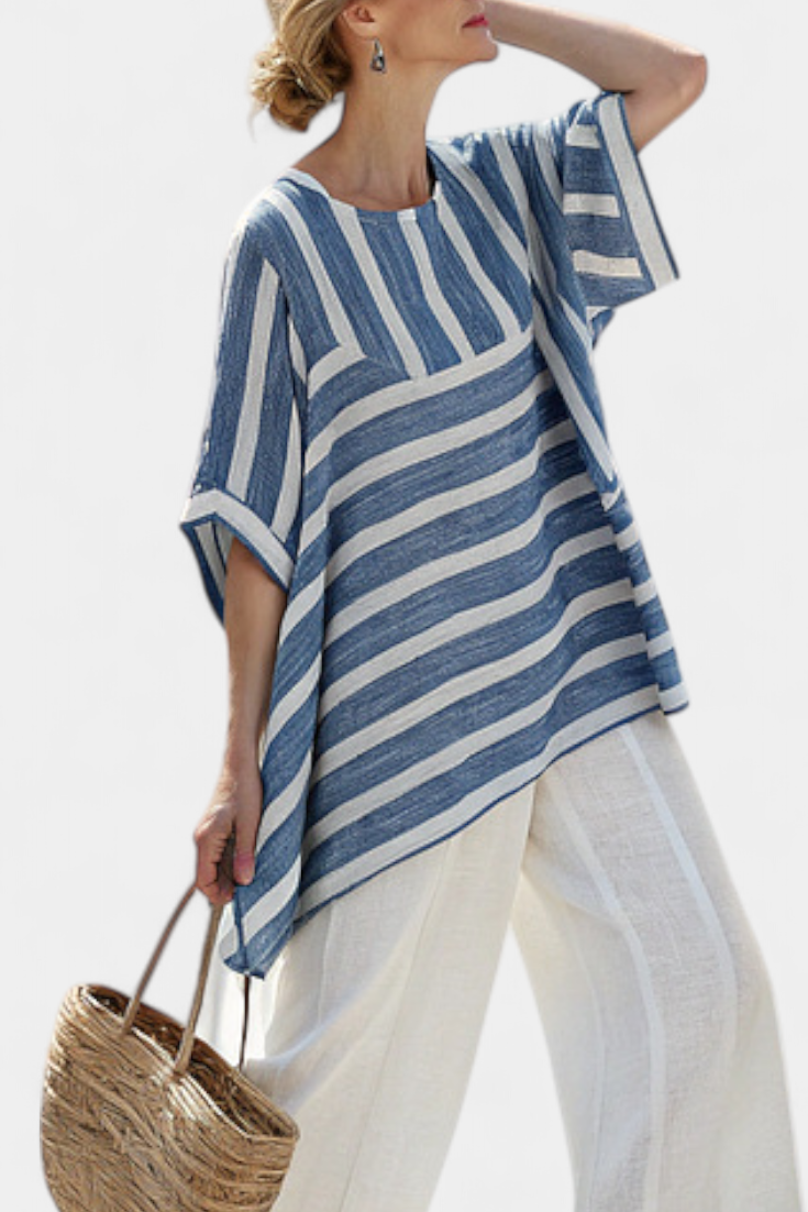 Ensemble Méditerranéen Élégant en Lin avec Rayures Bleues et Pantalon à Finition Ourlet pour un Look Frais et Élégant