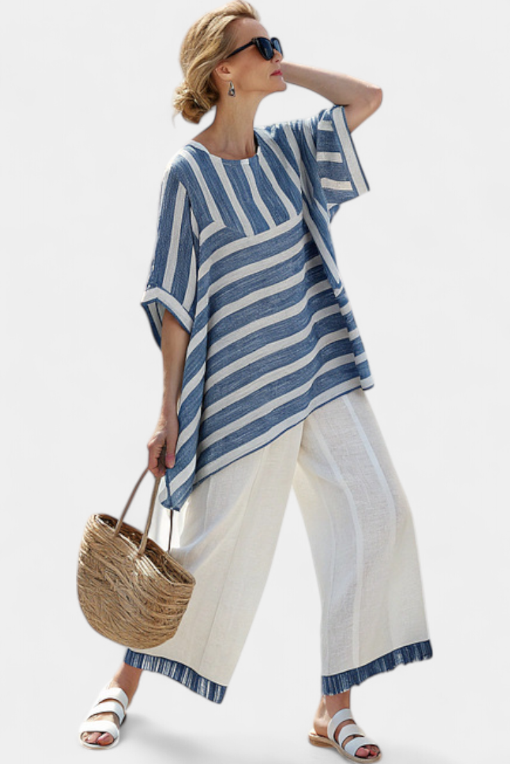 Ensemble Méditerranéen Élégant en Lin avec Rayures Bleues et Pantalon à Finition Ourlet pour un Look Frais et Élégant
