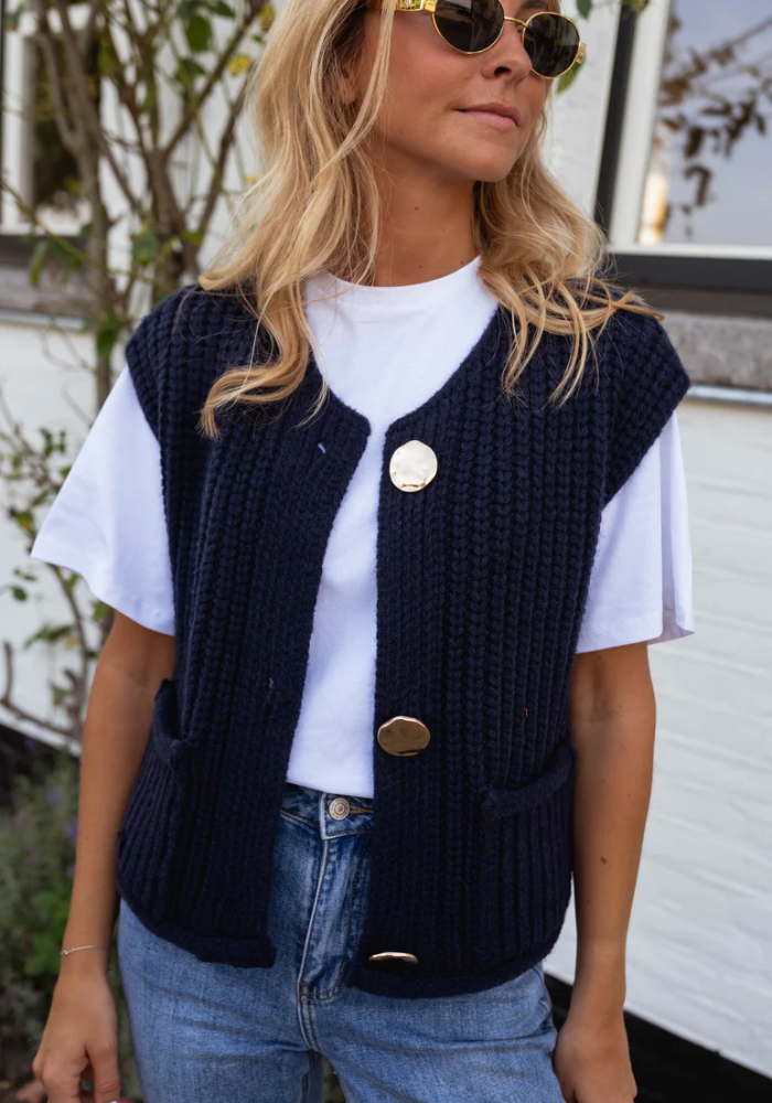 FENJA™ | LE GILET EN TRICOT CHIC POUR LE LAYERING