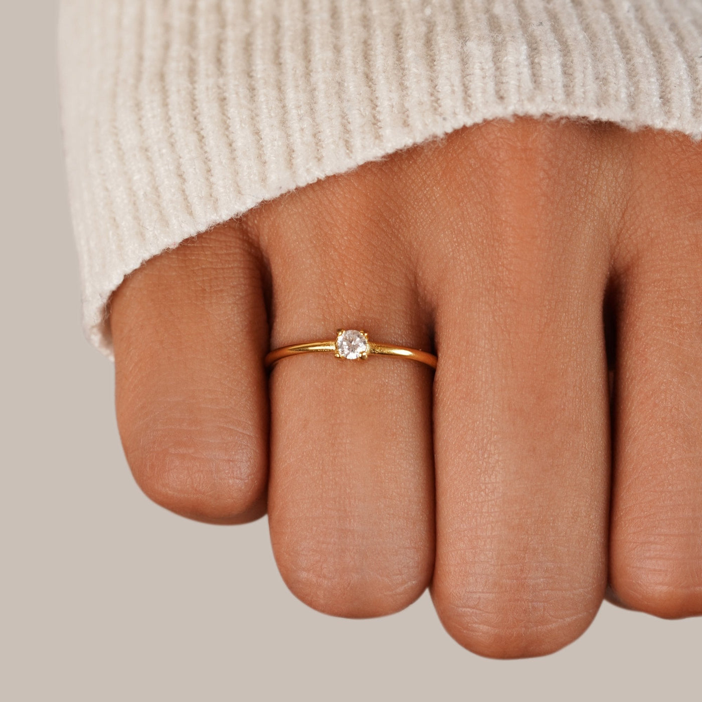 Bague en or avec pierre de naissance