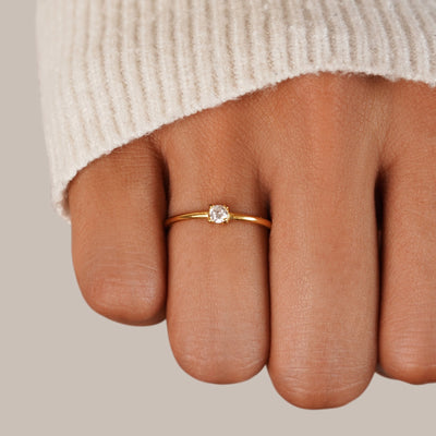 Bague en or avec pierre de naissance