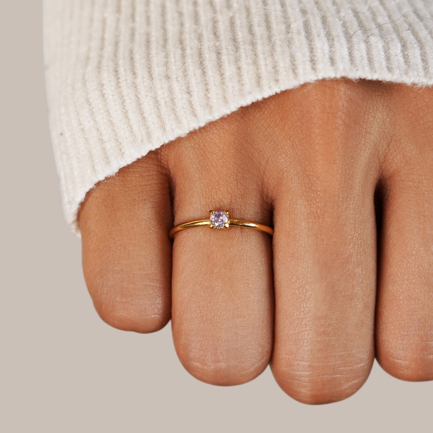 Bague en or avec pierre de naissance