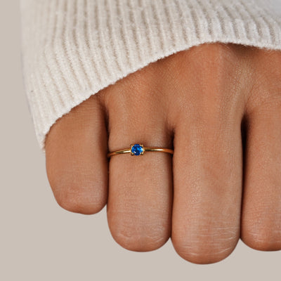 Bague en or avec pierre de naissance