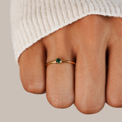 Bague en or avec pierre de naissance