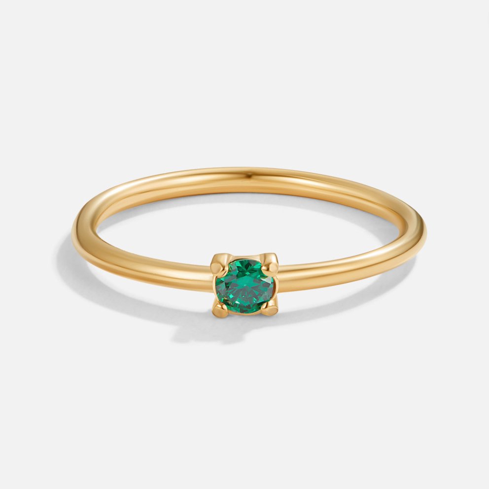 Bague en or avec pierre de naissance