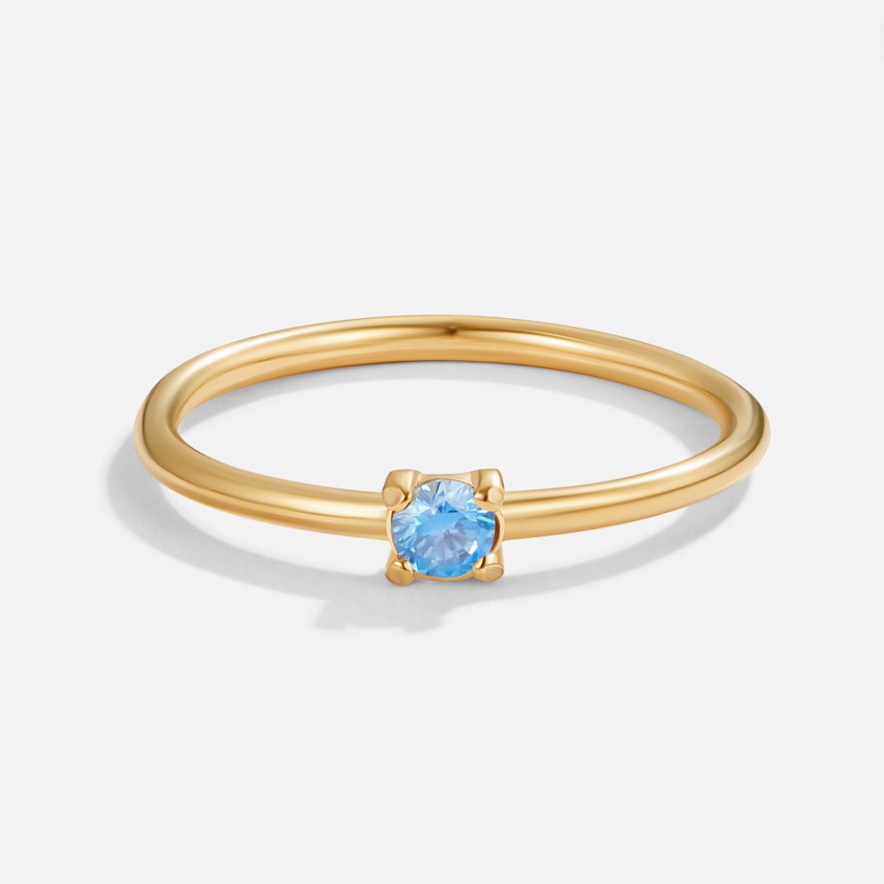 Bague en or avec pierre de naissance