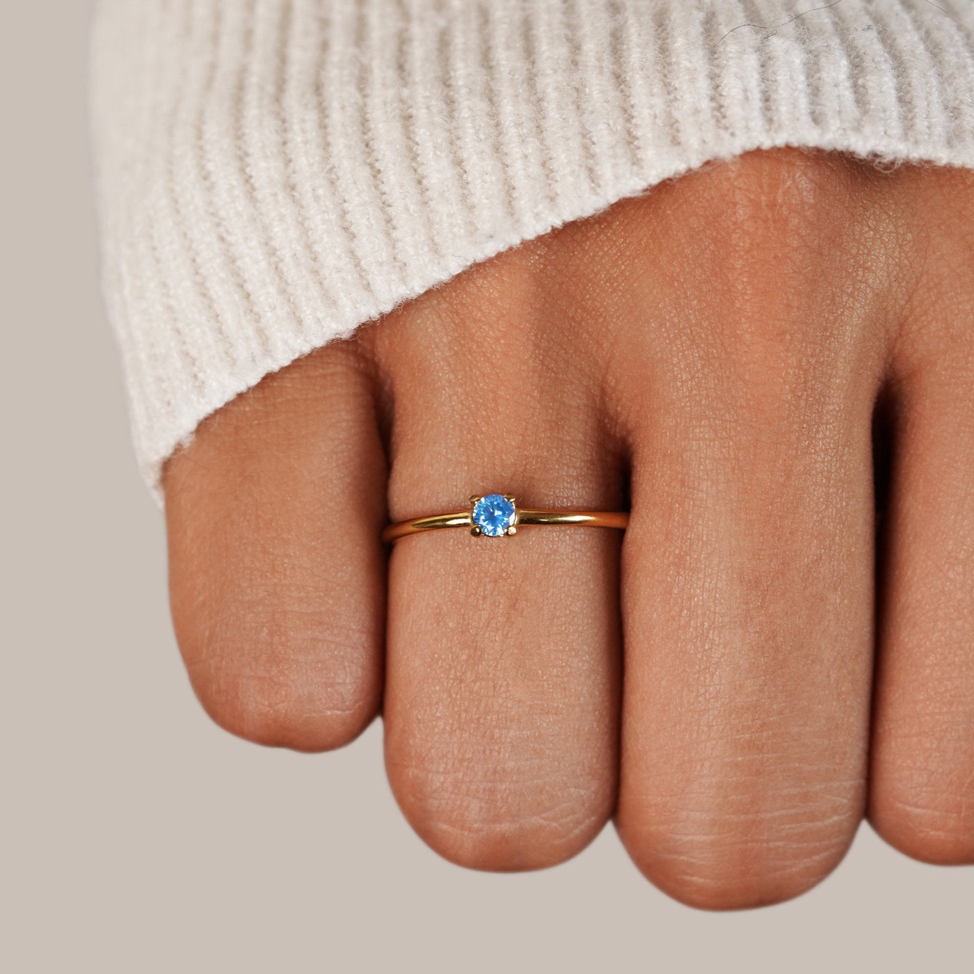 Bague en or avec pierre de naissance