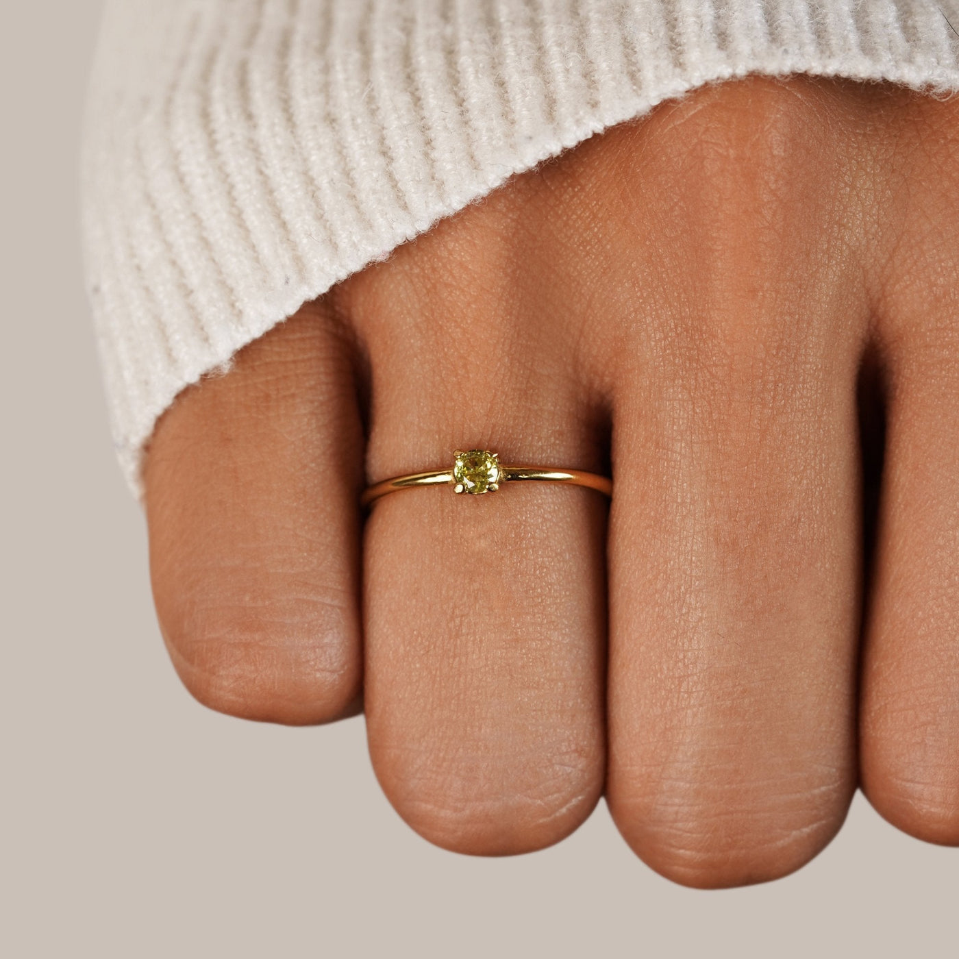 Bague en or avec pierre de naissance
