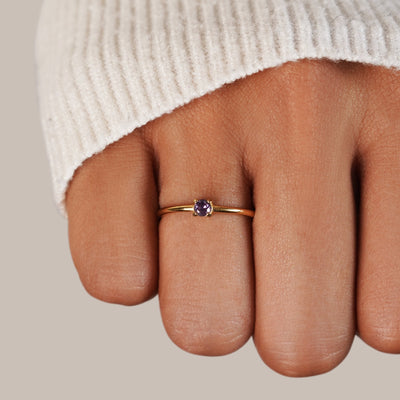 Bague en or avec pierre de naissance