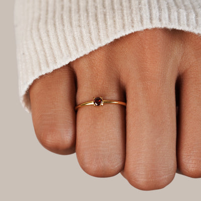 Bague en or avec pierre de naissance