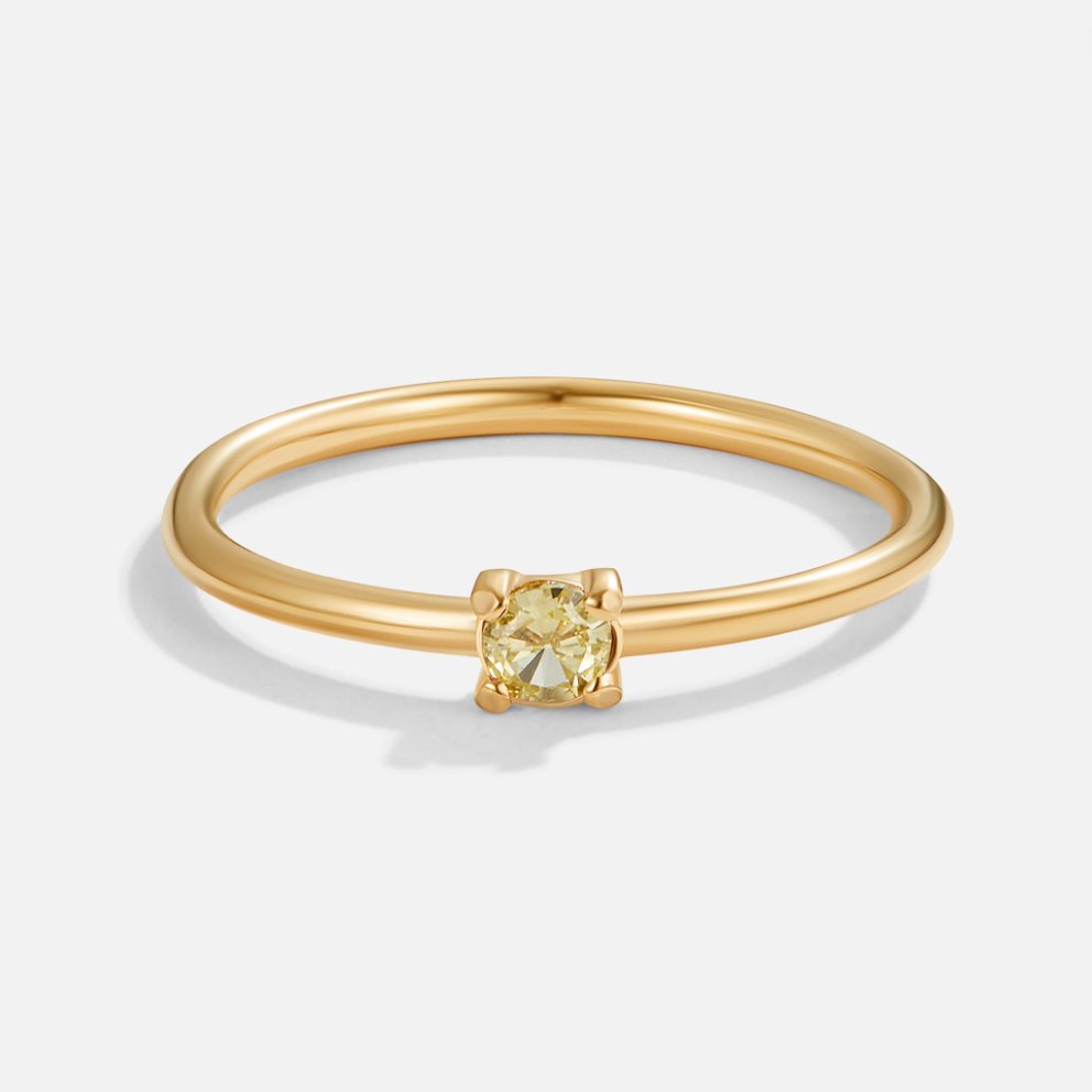 Bague en or avec pierre de naissance