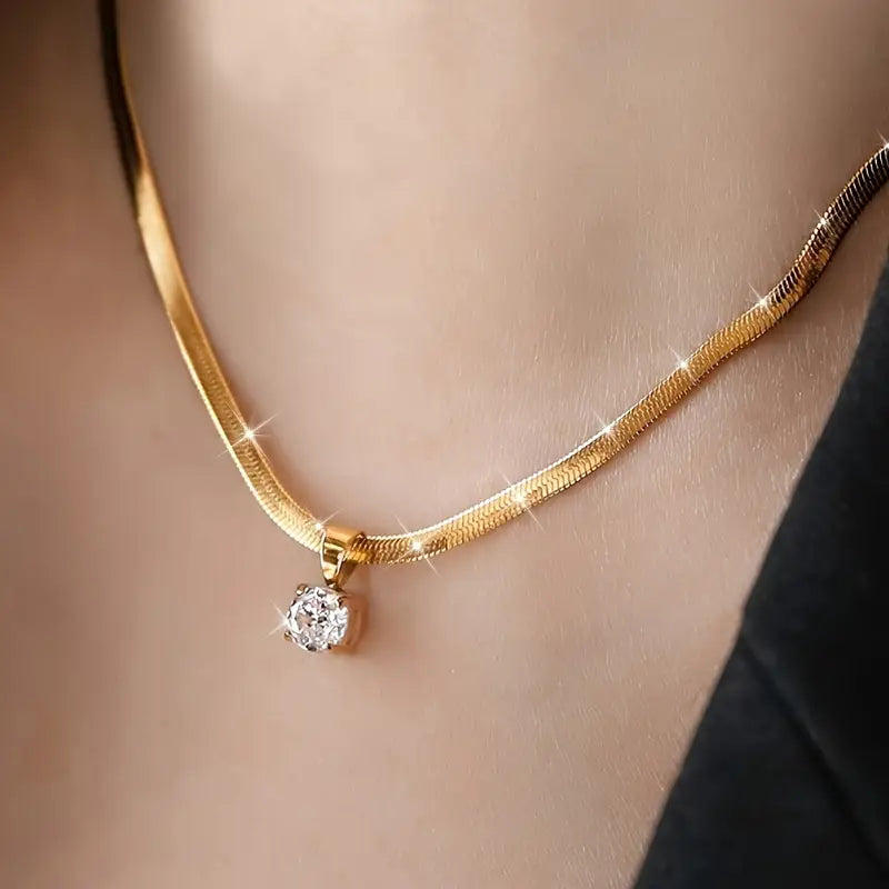 Collier élégant avec pendentif en strass | Or