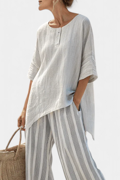 Ensemble Daisy de Blouse Asymétrique et Pantalons Rayés pour un Style Moderne et Élégant