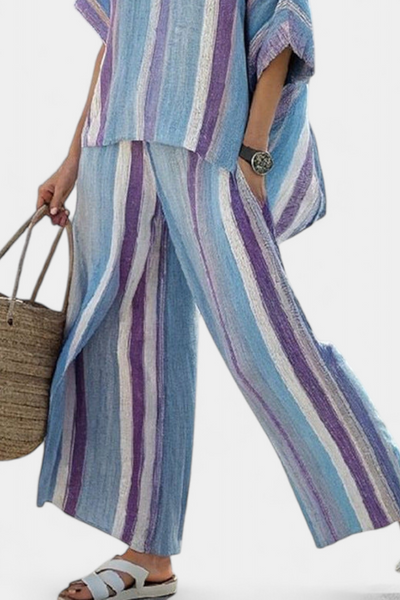 Ensemble Élégant à Rayures Daisy dans les Tons Mauve et Bleu Pastel pour un Look Sophistiqué