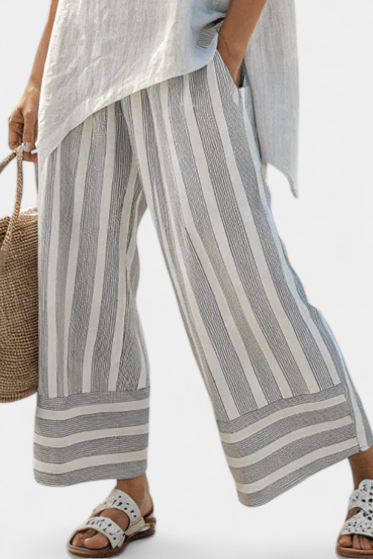 Ensemble Daisy de Blouse Asymétrique et Pantalons Rayés pour un Style Moderne et Élégant
