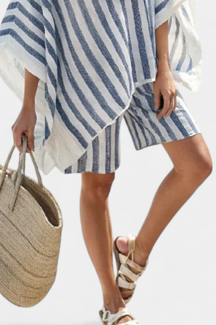 Ensemble à rayures Nancy avec blouse oversize et shorts élégants