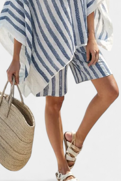 Ensemble à rayures Nancy avec blouse oversize et shorts élégants