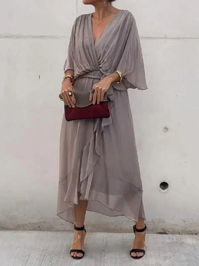 Monica™ | Élégante Robe en Chiffon de Soie avec un Décolleté en V Envoûtant