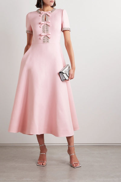 Robe midi Zoe nœud rose ornée de cristaux